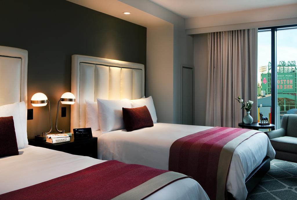 Queen Room Two Queen Beds Facing Fenway